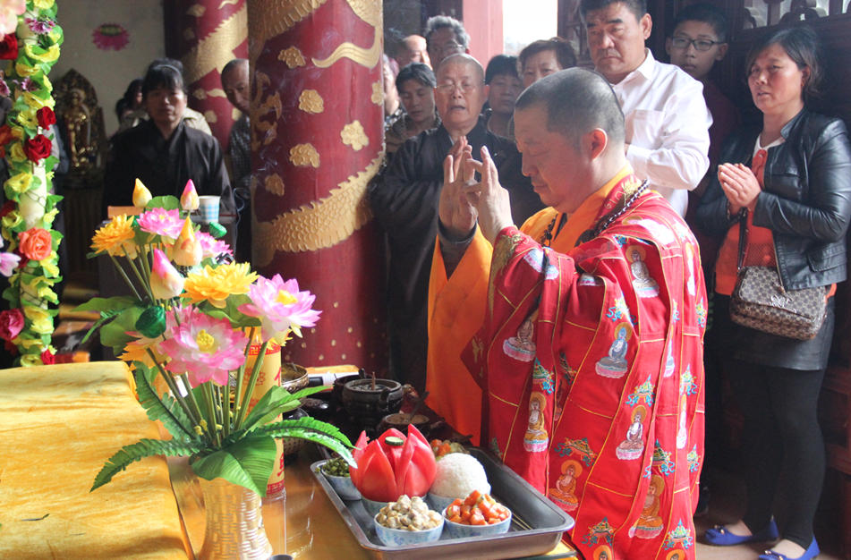 正法久住  法轮常转     (相传2560年前,悉达多太子从摩耶夫人右肋